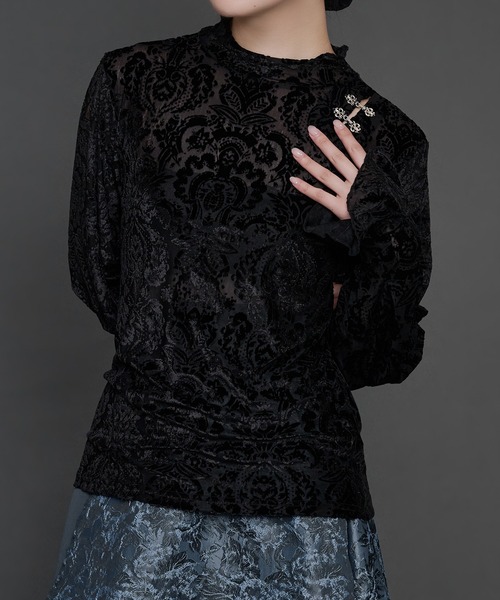 Ellno de Mavie(エルノデメヴィ)の「メタルチャイナボタンオパールベロアフレアスリーブトップス(Tシャツ/カットソー・レディース・ブラック/ネイビー・FREE)」の9枚目の写真
