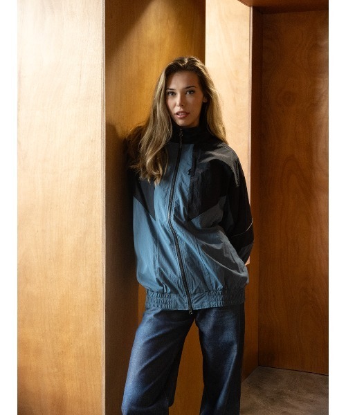 A.P.C.(アーペーセー)の「BLOUSON CONDOR / Mizunoコラボ(ナイロンジャケット・メンズ・グレイッシュブルー/ブルー系その他/ブラック・XS/S/M/L)」の6枚目の写真