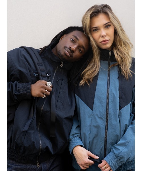 A.P.C.(アーペーセー)の「BLOUSON CONDOR / Mizunoコラボ(ナイロンジャケット・メンズ・グレイッシュブルー/ブルー系その他/ブラック・XS/S/M/L)」の8枚目の写真