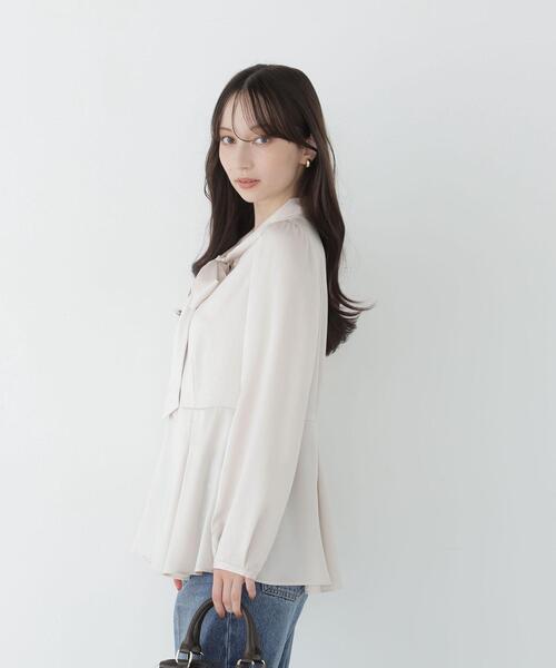 NATURAL BEAUTY BASIC（ナチュラルビューティーベーシック）の「リボンタイペプラムブラウス（シャツ/ブラウス・レディース・ベージュ/オフホワイト/ブルー・FREE）」の17枚目の写真