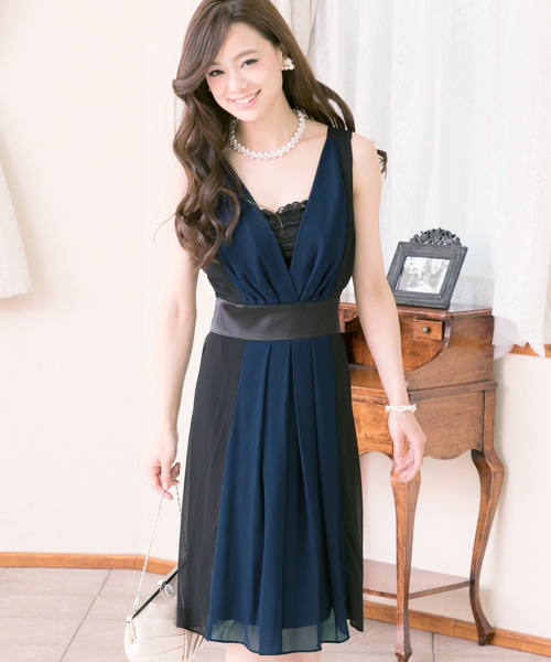 PourVous(プールヴー)の「結婚式 ワンピースドレスバイカラー ミニ丈&ノースリーブ 大きいサイズ フォーマル オケージョンドレス お呼ばれ 二次会 成人式 (ドレス・レディース・ベージュ/ネイビー・XL/L/S/M/4L/XXL)」の11枚目の写真