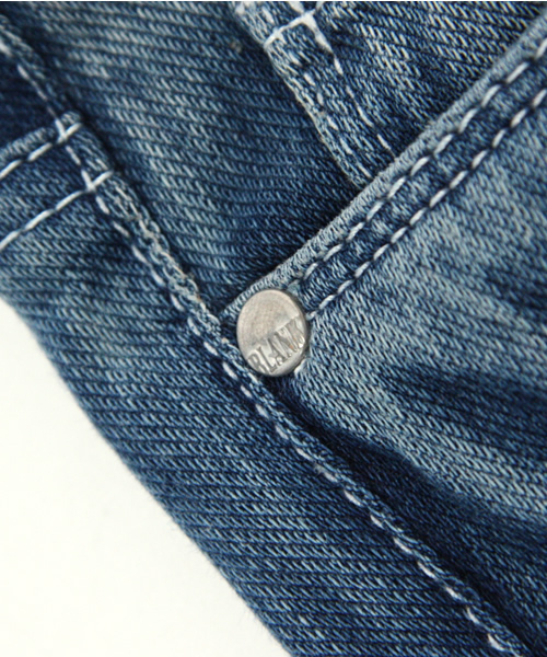 NANO universe(ナノユニバース)の「STUDS DENIM サイドジップ(デニムパンツ・レディース・インディゴブルー・24/25/26/27)」の7枚目の写真