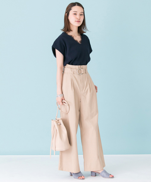 URBAN RESEARCH（アーバンリサーチ）の「UR レースレイヤードニット（ニット/セーター・レディース・ライラック/ネイビー/ベージュ系その他/ライトカーキ・FREE）」の7枚目の写真