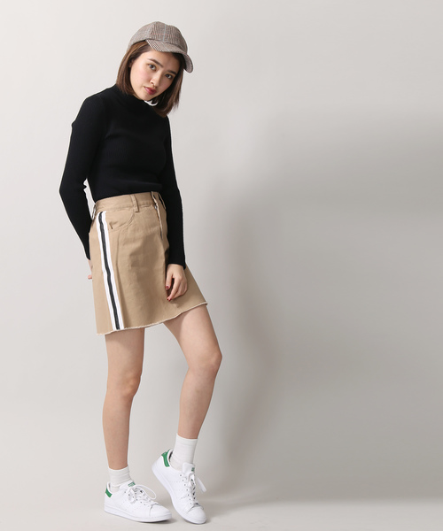 WEGO(ウィゴー)の「WEGO/サイドラインチノタイトミニスカート(スカート・レディース・ベージュ・FREE)」の4枚目の写真