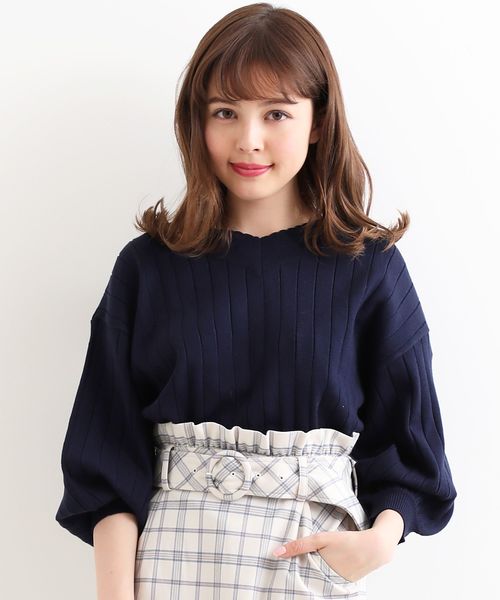 MAJESTIC LEGON（マジェスティックレゴン）の「後ろリボンVネックニット（ニット/セーター・レディース・ネイビー/ピンク/アイボリー/ラベンダー・MEDIUM）」の3枚目の写真