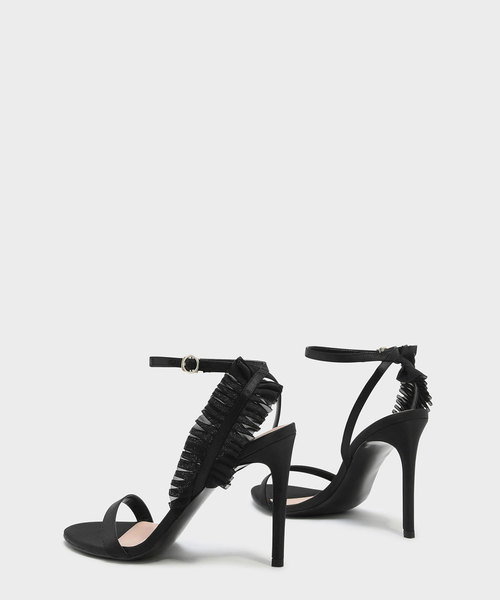 CHARLES & KEITH(チャールズ & キース)の「ラッフルディテールアンクルストラップサンダル / RUFFLE DETAIL ANKLE STRAP SANDALS(サンダル・レディース・ブラック/ブルー・23cm/24.5cm/22.5cm/23.5cm/25cm)」の4枚目の写真