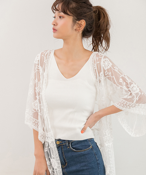 fifth（フィフス）の「Vネックリブニットキャミソール（キャミソール・レディース・グレー/ベージュ/ピンク/ブラック/ホワイト・MEDIUM）」の2枚目の写真