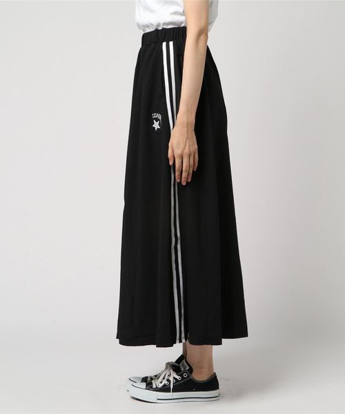 CONVERSE（コンバース）の「CONVERSEサイドラインワンポイント刺繍スカート（スカート・レディース・ブラック/ネイビー・MEDIUM）」の4枚目の写真