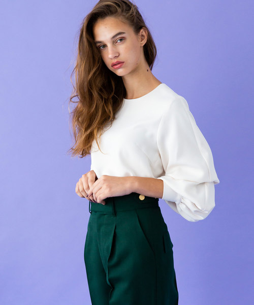 UNITED TOKYO(ユナイテッドトウキョウ)の「マルチスリーブブラウス(シャツ/ブラウス・レディース・ブラック/オフホワイト/グリーン/キャメル/パープル/バーガンディー・1)」の9枚目の写真