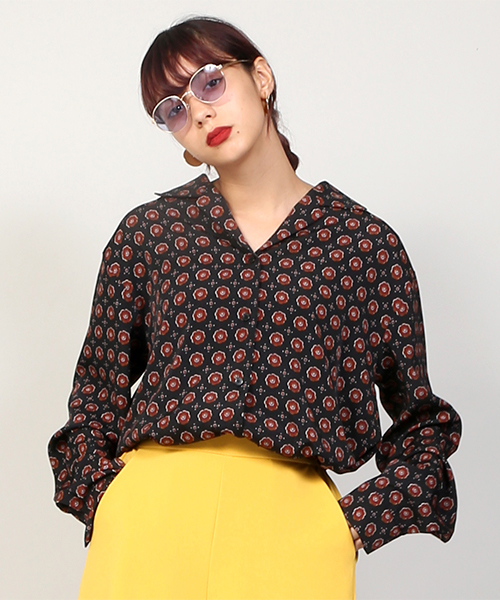 PUNYUS（プニュズ）の「小紋柄開襟シャツ（シャツ/ブラウス・レディース・ブラック/マスタード/ワイン・1/2/4/3）」の2枚目の写真