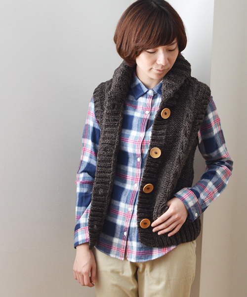 SHIPS for women(シップスフォーウィメン)の「liflattie:ペルー ケーブル ベスト(ベスト・レディース・ライトグレー/ブラウン/レッド・ONE SIZE)」の3枚目の写真