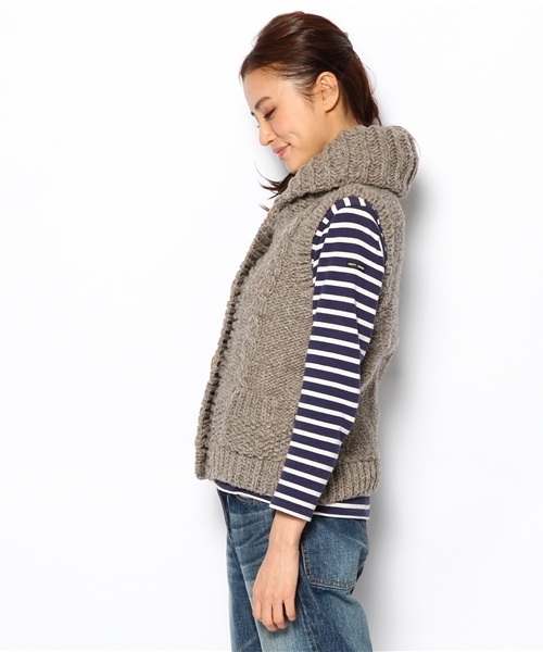 SHIPS for women(シップスフォーウィメン)の「liflattie:ペルー ケーブル ベスト(ベスト・レディース・ライトグレー/ブラウン/レッド・ONE SIZE)」の5枚目の写真