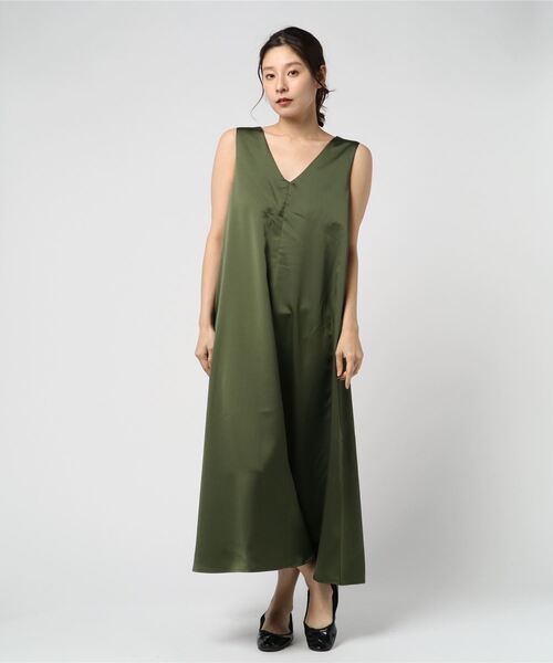 STYLEBLOCK（スタイルブロック）の「光沢ツイルフレアマキシワンピース（ワンピース・レディース・ライトベージュ/ベージュ/カーキ/ブラック・M）」の4枚目の写真