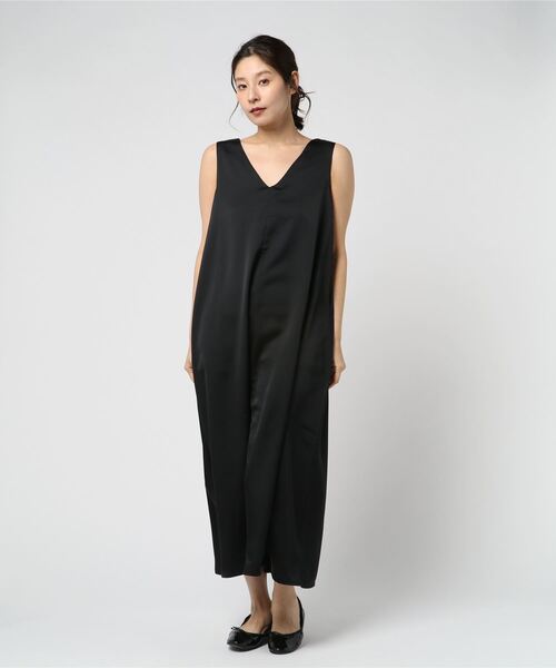 STYLEBLOCK（スタイルブロック）の「光沢ツイルフレアマキシワンピース（ワンピース・レディース・ライトベージュ/ベージュ/カーキ/ブラック・M）」の2枚目の写真