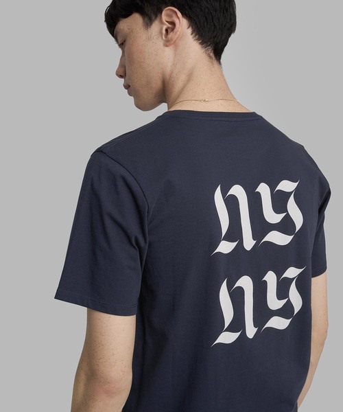 Saturdays NYC（サタデーズ ニューヨークシティ ）の「Blackletter Stack T-Shirt（Tシャツ/カットソー・メンズ・ホワイト/オレンジ/ネイビー・M/S/L/X-LARGE/X-SMALL）」の5枚目の写真