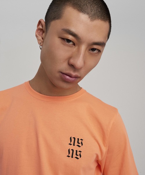 Saturdays NYC（サタデーズ ニューヨークシティ ）の「Blackletter Stack T-Shirt（Tシャツ/カットソー・メンズ・ホワイト/オレンジ/ネイビー・M/S/L/X-LARGE/X-SMALL）」の6枚目の写真