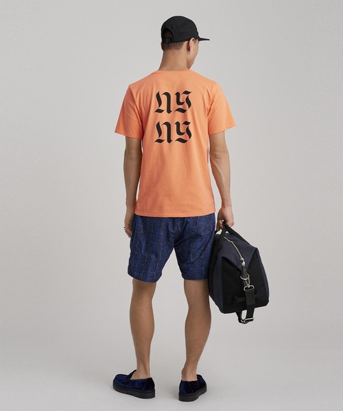 Saturdays NYC（サタデーズ ニューヨークシティ ）の「Blackletter Stack T-Shirt（Tシャツ/カットソー・メンズ・ホワイト/オレンジ/ネイビー・M/S/L/X-LARGE/X-SMALL）」の4枚目の写真