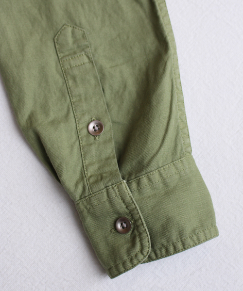 BEAUTY&YOUTH UNITED ARROWS(ビューティーアンドユースユナイテッドアローズ)の「BYBC ∵ツイルダイミリタリーシャツ ◆(シャツ/ブラウス・レディース・オフホワイト/ベージュ/オリーブ・FREE)」の5枚目の写真