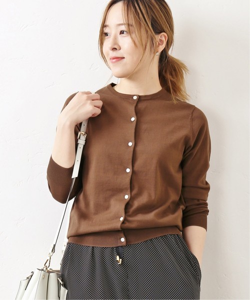 La TOTALITE（ラトータリテ）の「EMIL クルーネックカーディガン【手洗い可能】◆（カーディガン/ボレロ・レディース・ブラウン/アイボリー/パープル/イエロー・FREE）」の3枚目の写真