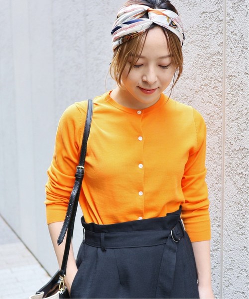 La TOTALITE（ラトータリテ）の「EMIL クルーネックカーディガン【手洗い可能】◆（カーディガン/ボレロ・レディース・ブラウン/アイボリー/パープル/イエロー・FREE）」の4枚目の写真