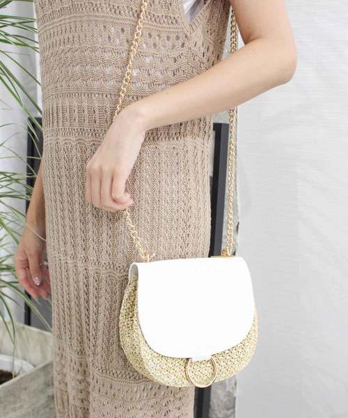 MODE ROBE（モードローブ）の「ペーパー×チェーンバッグ（ショルダーバッグ・レディース・ホワイト/ブラック/ベージュ・FREE）」の2枚目の写真