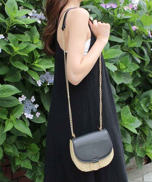 MODE ROBE（モードローブ）の「ペーパー×チェーンバッグ（ショルダーバッグ・レディース・ホワイト/ブラック/ベージュ・FREE）」の3枚目の写真