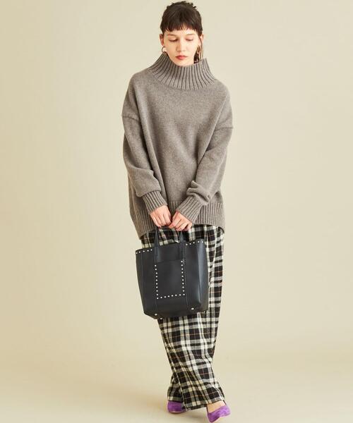 BEAUTY&YOUTH UNITED ARROWS（ビューティーアンドユースユナイテッドアローズ）の「BY ソフトフェイクレザースタッズショルダーバッグ -2WAY- ο（ショルダーバッグ・レディース・モカ/ブラック/オフホワイト・FREE）」の6枚目の写真