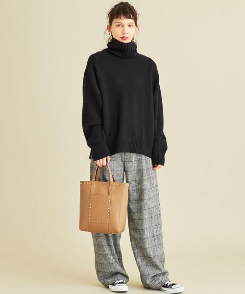 BEAUTY&YOUTH UNITED ARROWS（ビューティーアンドユースユナイテッドアローズ）の「BY ソフトフェイクレザースタッズショルダーバッグ -2WAY- ο（ショルダーバッグ・レディース・モカ/ブラック/オフホワイト・FREE）」の10枚目の写真