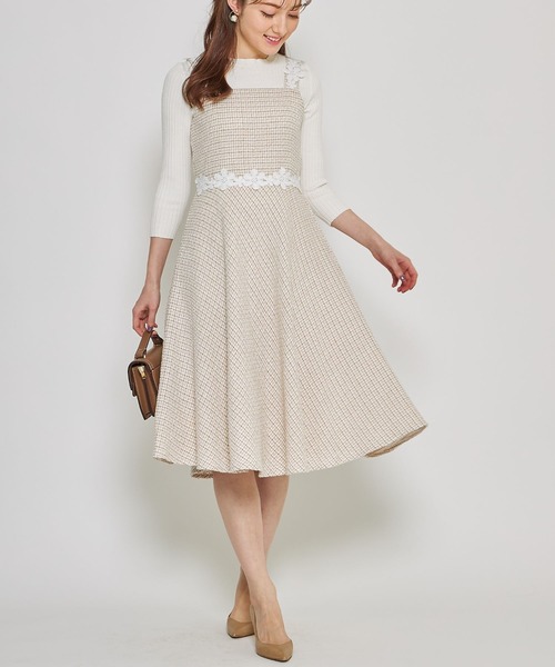 tocco closet(トッコ クローゼット)の「フラワーモチーフ付きツイードワンピース(ワンピース・レディース・ベージュ/サックスブルー・M)」の3枚目の写真