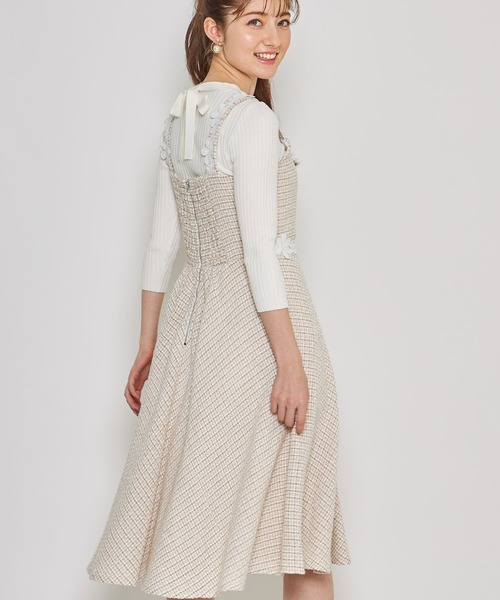 tocco closet(トッコ クローゼット)の「フラワーモチーフ付きツイードワンピース(ワンピース・レディース・ベージュ/サックスブルー・M)」の4枚目の写真