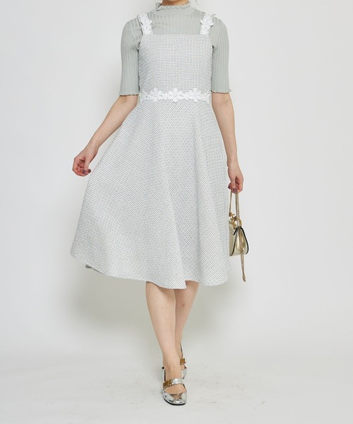 tocco closet(トッコ クローゼット)の「フラワーモチーフ付きツイードワンピース(ワンピース・レディース・ベージュ/サックスブルー・M)」の5枚目の写真