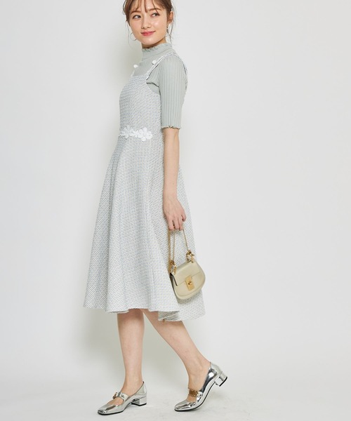 tocco closet(トッコ クローゼット)の「フラワーモチーフ付きツイードワンピース(ワンピース・レディース・ベージュ/サックスブルー・M)」の6枚目の写真