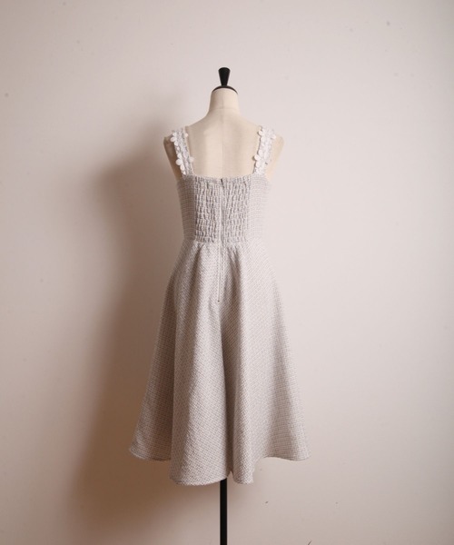 tocco closet(トッコ クローゼット)の「フラワーモチーフ付きツイードワンピース(ワンピース・レディース・ベージュ/サックスブルー・M)」の11枚目の写真