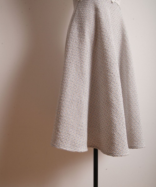 tocco closet(トッコ クローゼット)の「フラワーモチーフ付きツイードワンピース(ワンピース・レディース・ベージュ/サックスブルー・M)」の17枚目の写真
