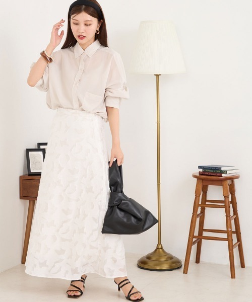 OMNES（オムネス）の「ニュアンスカラーシアー ビッグシルエットシャツ（シャツ/ブラウス・レディース・アイボリー/ラベンダー・FREE）」の6枚目の写真