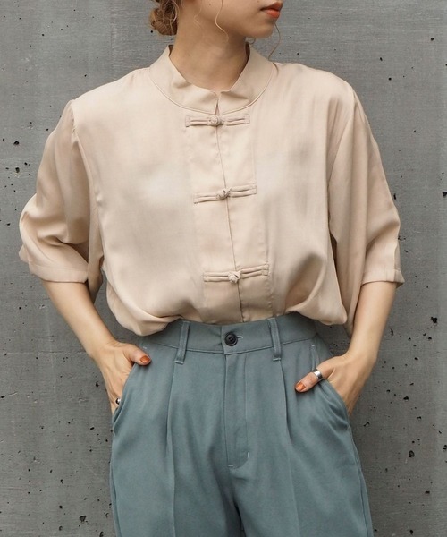 tiptop（ティップトップ）の「2020SS　サテンBIGチャイナシャツ（シャツ/ブラウス・レディース・オフホワイト/モカ/ブラック/ベージュ・FREE）」の4枚目の写真