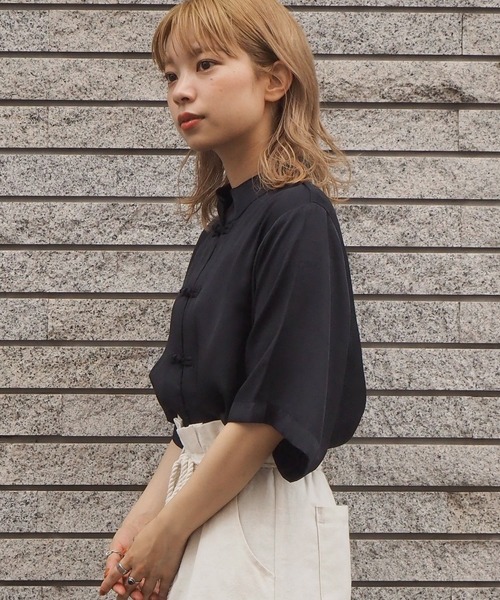 tiptop（ティップトップ）の「2020SS　サテンBIGチャイナシャツ（シャツ/ブラウス・レディース・オフホワイト/モカ/ブラック/ベージュ・FREE）」の10枚目の写真