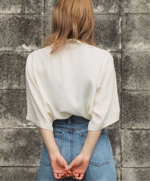 tiptop（ティップトップ）の「2020SS　サテンBIGチャイナシャツ（シャツ/ブラウス・レディース・オフホワイト/モカ/ブラック/ベージュ・FREE）」の8枚目の写真