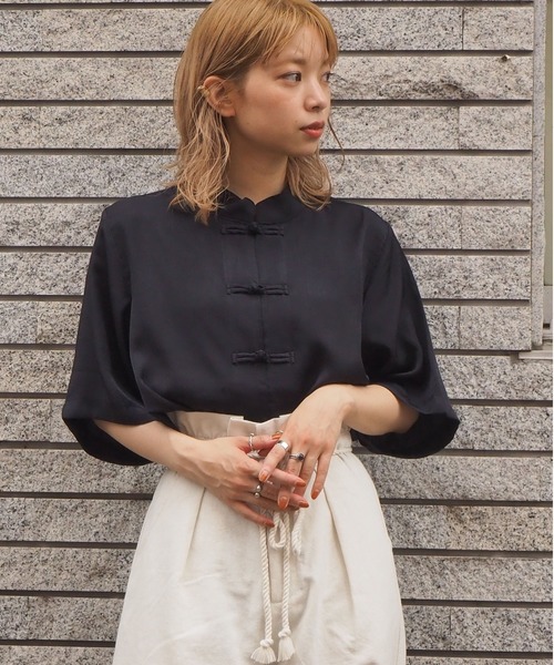 tiptop（ティップトップ）の「2020SS　サテンBIGチャイナシャツ（シャツ/ブラウス・レディース・オフホワイト/モカ/ブラック/ベージュ・FREE）」の9枚目の写真
