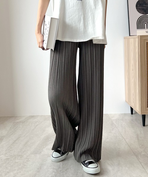 Futier land(フューティアランド)の「好みの長さにセルフカット調整できる♪ランダムプリーツロングパンツ(その他パンツ・レディース・ブラック/テラコッタ/モカ/ライトベージュ/ピンク/ベージュ/ライトカーキ/グリーン/ライトイエロー/ミント/ライトグリーン/チャコールグレー・FREE)」の3枚目の写真