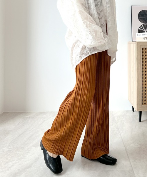 Futier land(フューティアランド)の「好みの長さにセルフカット調整できる♪ランダムプリーツロングパンツ(その他パンツ・レディース・ブラック/テラコッタ/モカ/ライトベージュ/ピンク/ベージュ/ライトカーキ/グリーン/ライトイエロー/ミント/ライトグリーン/チャコールグレー・FREE)」の4枚目の写真