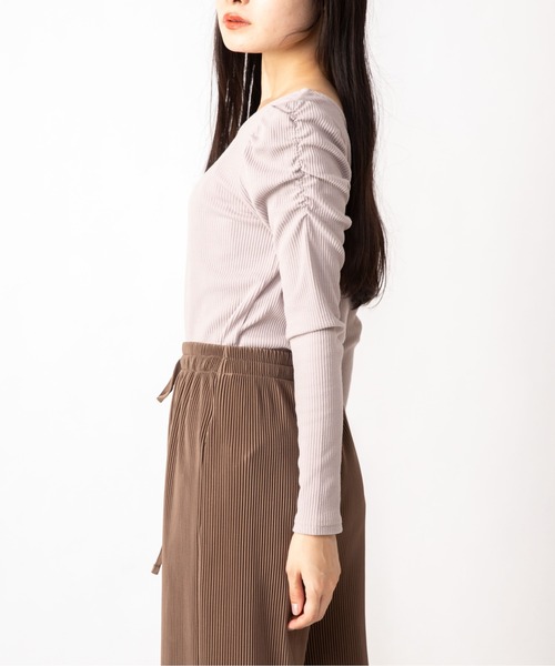 Mysa&Liina(ミーサリーナ)の「パワショルリブトップス(Tシャツ/カットソー・レディース・ブラック/オフホワイト/グレイッシュベージュ/テラコッタ・M)」の6枚目の写真