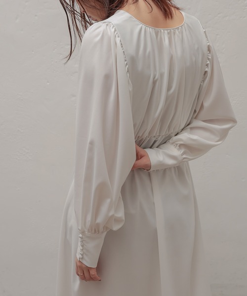 natural couture（ナチュラルクチュール）の「【大人ナチュ】前後2WAYボリュームスリーブワンピース（ワンピース・レディース・ベージュ/ブラウン/オフホワイト・FREE）」の4枚目の写真