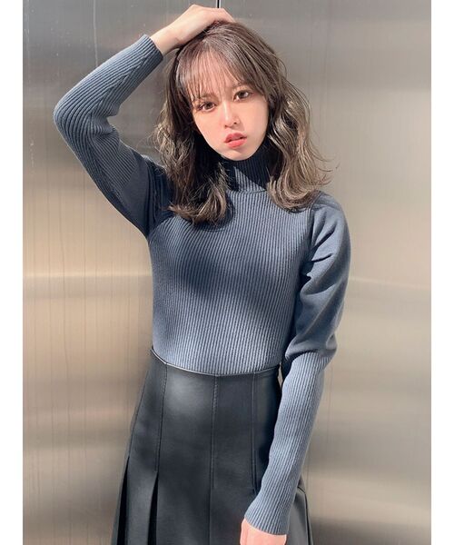 dazzlin（ダズリン）の「フロントタックタートルミットトップス（ニット/セーター・レディース・ブラック/ベージュ/ブラウン/グレー・FREE）」の3枚目の写真