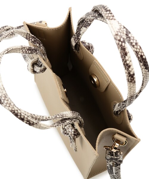 pink adobe(ピンクアドベ)の「◆【2WAY】ノットスクエアショルダー(ショルダーバッグ・レディース・アイボリー/シルバー/ブラック/ベージュ・00)」の7枚目の写真