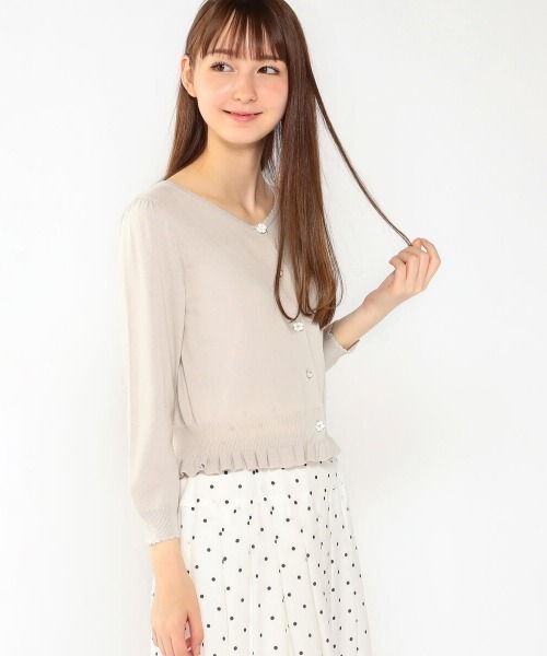 LODISPOTTO（ロディスポット）の「フルールボタンフリルカーディガン（カーディガン/ボレロ・レディース・ベージュ/ネイビー/ピンク/アイボリー/ラベンダー・MEDIUM）」の3枚目の写真