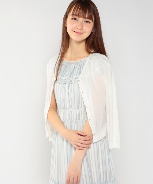 LODISPOTTO（ロディスポット）の「フルールボタンフリルカーディガン（カーディガン/ボレロ・レディース・ベージュ/ネイビー/ピンク/アイボリー/ラベンダー・MEDIUM）」の2枚目の写真