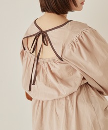 バックリボンパイピングボリュームスリーブブラウス