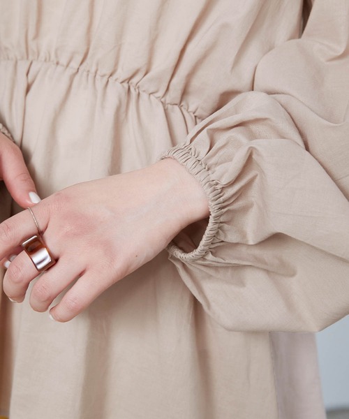 mikke（ミッケ）の「バックリボンパイピングボリュームスリーブブラウス（シャツ/ブラウス・レディース・アイボリー/グリーン/ベージュ・FREE）」の19枚目の写真