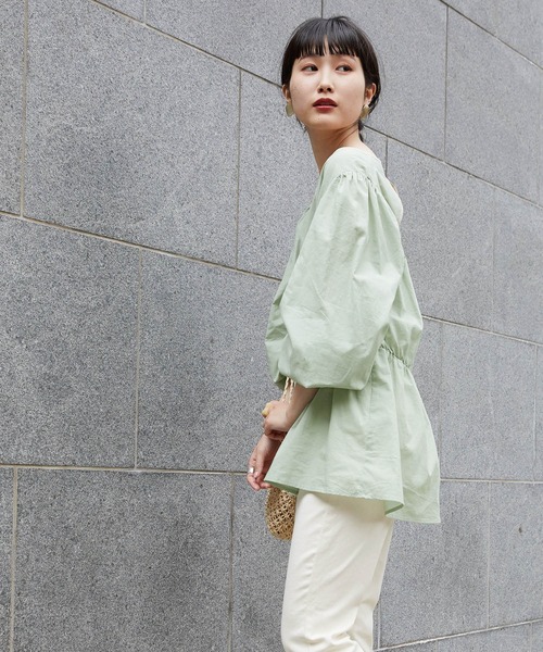 mikke（ミッケ）の「バックリボンパイピングボリュームスリーブブラウス（シャツ/ブラウス・レディース・アイボリー/グリーン/ベージュ・FREE）」の21枚目の写真